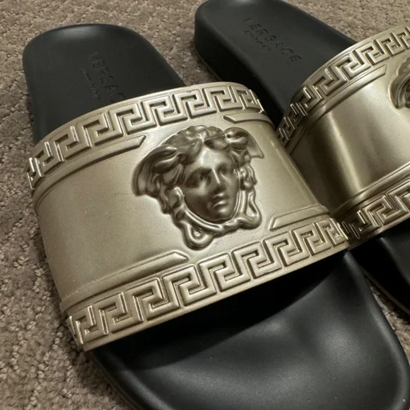Versace metallic Palazzo Medusa  pool slides sandals size 39.5 great condition - Picture 5 of 6